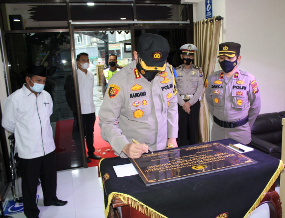 Kapolresta Pekanbaru Meresmikan Ruang Pelayanan Publik Terpadu Polsek Senapelan